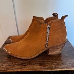 Dolce Vita size 8 saddle brown suede ankle boot with metal toe accent